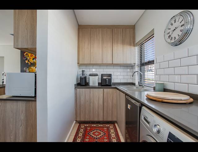3 BEDROOM FREEHOLD FOR SALE IN KLEINE PARYS 2